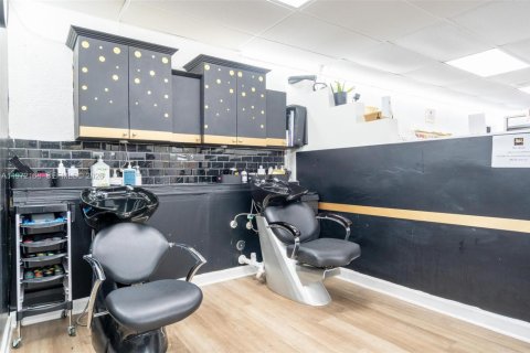 Commercial property in Pembroke Pines, Florida № 2032859 - photo 18