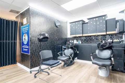 Commercial property in Pembroke Pines, Florida № 2032859 - photo 17