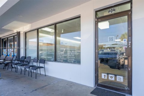 Commercial property in Pembroke Pines, Florida № 2032859