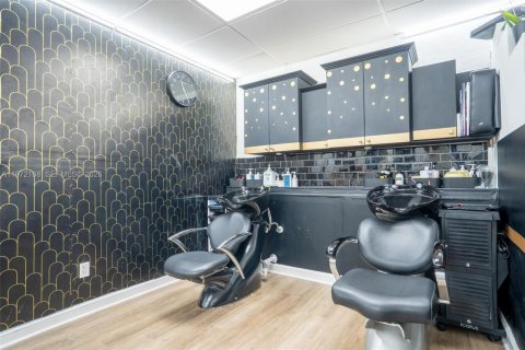 Commercial property in Pembroke Pines, Florida № 2032859 - photo 20