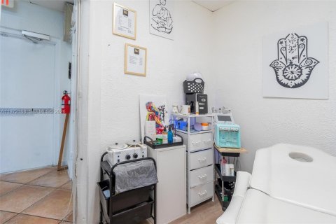 Commercial property in Pembroke Pines, Florida № 2032859 - photo 22