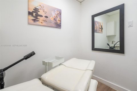 Commercial property in Pembroke Pines, Florida № 2032859 - photo 23