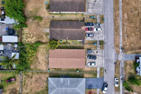 Commercial property in Miami, Florida 156.08 sq.m. № 1867226 - photo 27