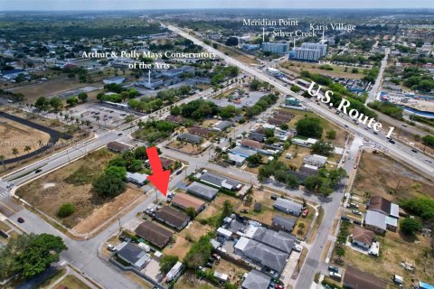 Commercial property in Miami, Florida 156.08 sq.m. № 1867226 - photo 4