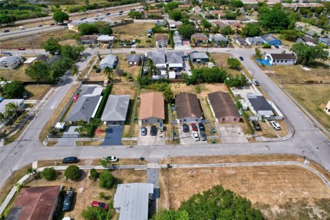 Commercial property in Miami, Florida 156.08 sq.m. № 1867226 - photo 19