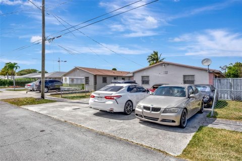 Commercial property in Miami, Florida 156.08 sq.m. № 1867226 - photo 8