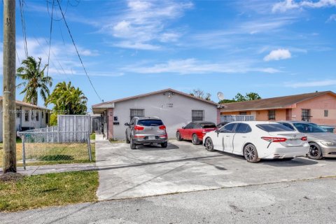 Commercial property in Miami, Florida 156.08 sq.m. № 1867226 - photo 7