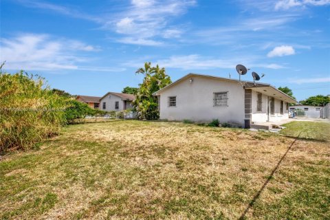 Commercial property in Miami, Florida 156.08 sq.m. № 1867226 - photo 9