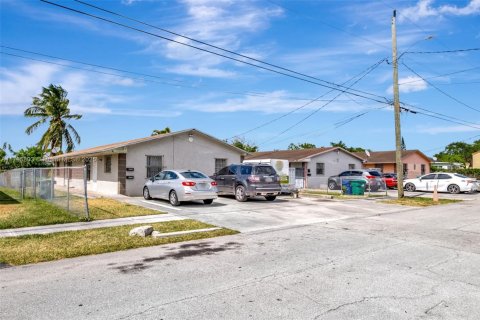 Commercial property in Miami, Florida 156.08 sq.m. № 1867226 - photo 5