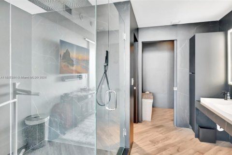 Купить кондоминиум в Майами, Флорида 2 спальни, 104.79м2, № 1809268 - фото 14