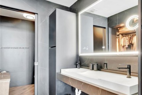Купить кондоминиум в Майами, Флорида 2 спальни, 104.79м2, № 1809268 - фото 16
