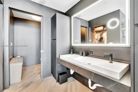 Купить кондоминиум в Майами, Флорида 2 спальни, 104.79м2, № 1809268 - фото 15