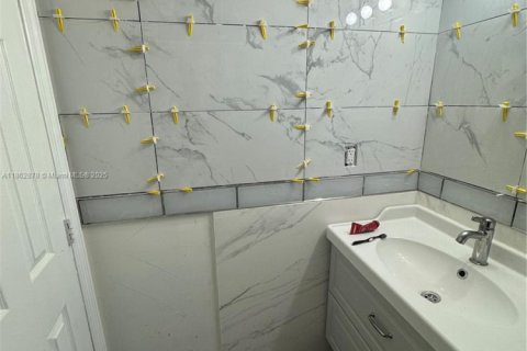 Condo in Miami, Florida, 3 bedrooms № 1897234 - photo 6