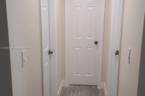 Condo in Miami, Florida, 3 bedrooms № 1897234 - photo 8