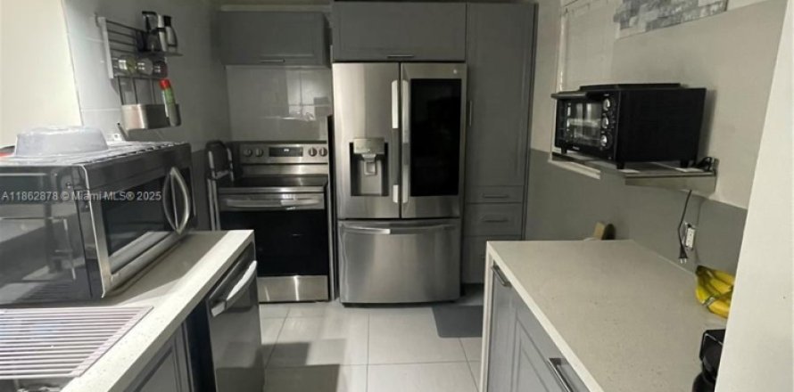 Condo in Miami, Florida, 3 bedrooms № 1897234