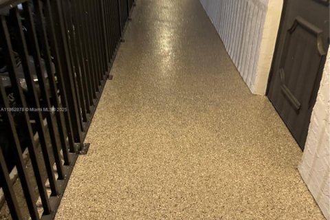 Condo in Miami, Florida, 3 bedrooms № 1897234 - photo 17