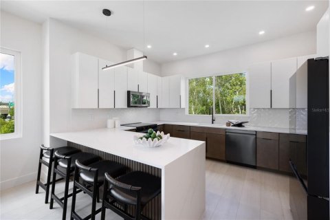 Adosado en venta en Saint Petersburg, Florida, 3 dormitorios, 168.52 m2 № 1868871 - foto 7