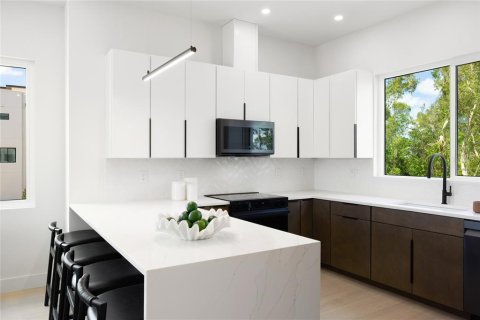 Adosado en venta en Saint Petersburg, Florida, 3 dormitorios, 168.52 m2 № 1868871 - foto 8