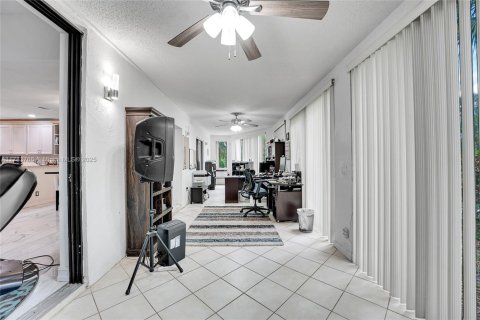 Casa en venta en Lake Worth, Florida, 3 dormitorios, 246.38 m2 № 1961533 - foto 27