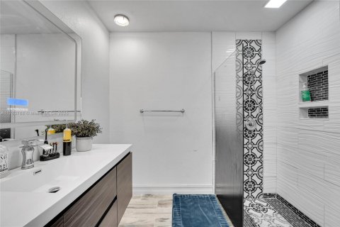 Casa en venta en Lake Worth, Florida, 3 dormitorios, 246.38 m2 № 1961533 - foto 24