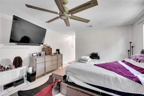 Casa en venta en Lake Worth, Florida, 3 dormitorios, 246.38 m2 № 1961533 - foto 16