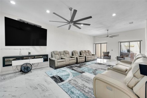 Casa en venta en Lake Worth, Florida, 3 dormitorios, 246.38 m2 № 1961533 - foto 10