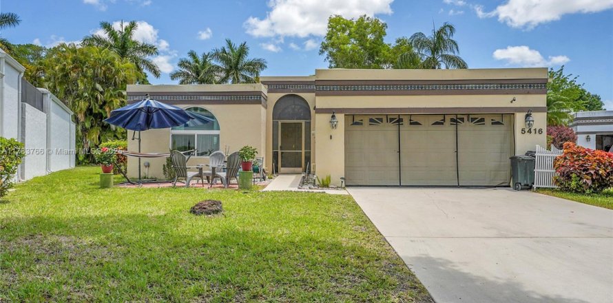 Casa en Lake Worth, Florida 3 dormitorios, 246.38 m2 № 1961533
