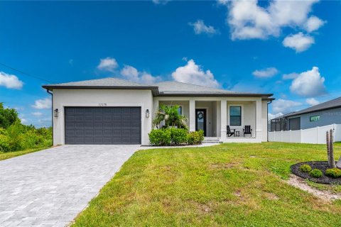 Villa ou maison à Port Charlotte, Floride 3 chambres, 173.17 m2 № 2350390