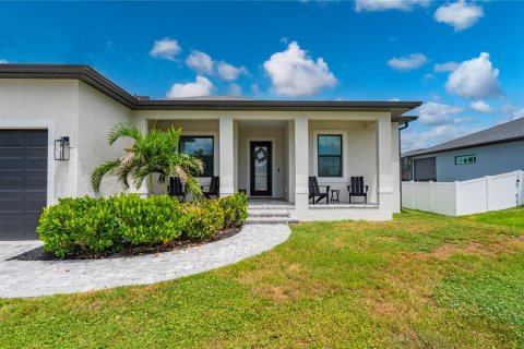 Villa ou maison à vendre à Port Charlotte, Floride: 3 chambres, 173.17 m2 № 2350390 - photo 4