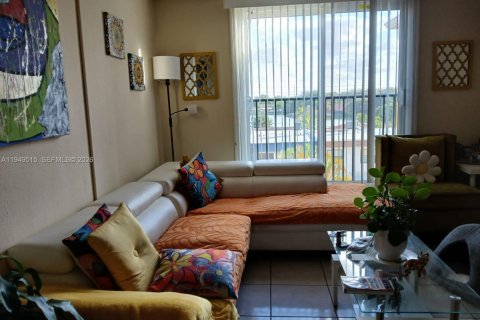 Снять в аренду квартиру в Хайалиа, Флорида 2 спальни, 71.53м2, № 2005509 - фото 8