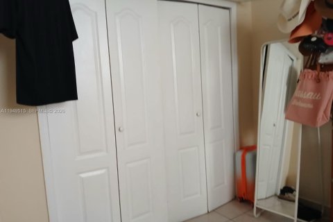 Снять в аренду квартиру в Хайалиа, Флорида 2 спальни, 71.53м2, № 2005509 - фото 4