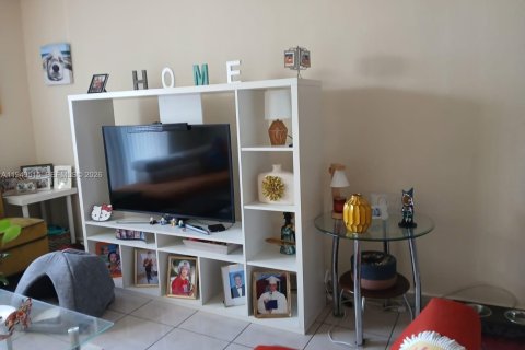 Снять в аренду квартиру в Хайалиа, Флорида 2 спальни, 71.53м2, № 2005509 - фото 9