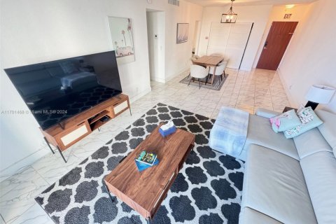 Condo in Hollywood, Florida, 1 bedroom  № 1936512 - photo 12