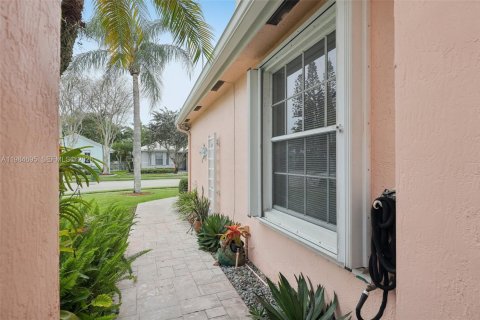House in Pembroke Pines, Florida 3 bedrooms, 164.07 sq.m. № 2050852 - photo 4