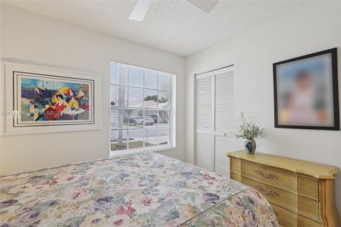 House in Pembroke Pines, Florida 3 bedrooms, 164.07 sq.m. № 2050852 - photo 23