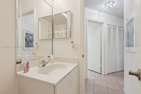 House in Pembroke Pines, Florida 3 bedrooms, 164.07 sq.m. № 2050852 - photo 21