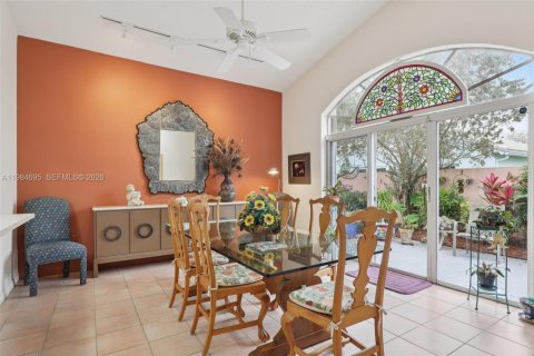 House in Pembroke Pines, Florida 3 bedrooms, 164.07 sq.m. № 2050852 - photo 10