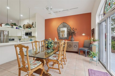 House in Pembroke Pines, Florida 3 bedrooms, 164.07 sq.m. № 2050852 - photo 11