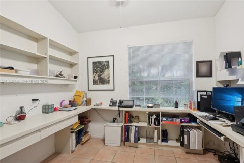 House in Pembroke Pines, Florida 3 bedrooms, 164.07 sq.m. № 2050852 - photo 16