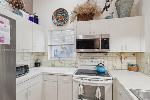 House in Pembroke Pines, Florida 3 bedrooms, 164.07 sq.m. № 2050852 - photo 14