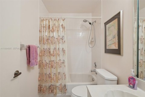 House in Pembroke Pines, Florida 3 bedrooms, 164.07 sq.m. № 2050852 - photo 20