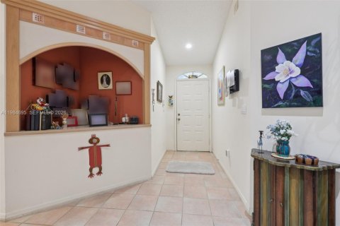 House in Pembroke Pines, Florida 3 bedrooms, 164.07 sq.m. № 2050852 - photo 26