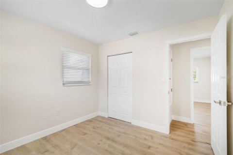 House in Tampa, Florida 4 bedrooms, 140.47 sq.m. № 2097009 - photo 26