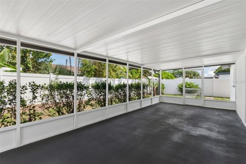House in Tampa, Florida 4 bedrooms, 140.47 sq.m. № 2097009 - photo 19