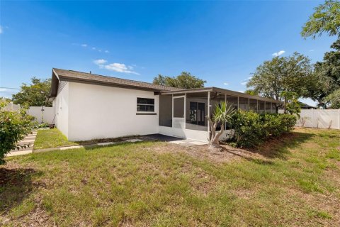 House in Tampa, Florida 4 bedrooms, 140.47 sq.m. № 2097009 - photo 17
