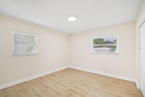 House in Tampa, Florida 4 bedrooms, 140.47 sq.m. № 2097009 - photo 29