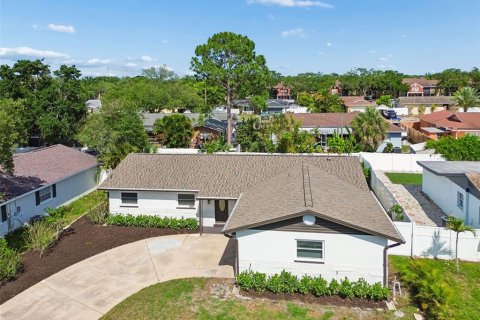 House in Tampa, Florida 4 bedrooms, 140.47 sq.m. № 2097009 - photo 11