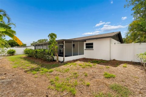 House in Tampa, Florida 4 bedrooms, 140.47 sq.m. № 2097009 - photo 16