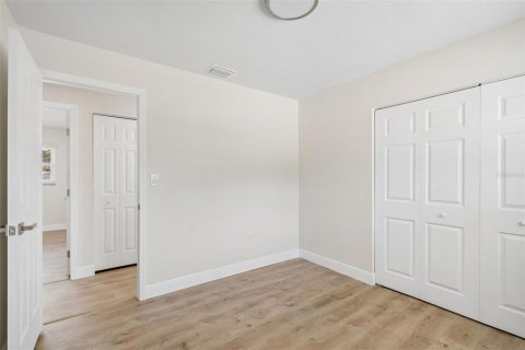 House in Tampa, Florida 4 bedrooms, 140.47 sq.m. № 2097009 - photo 24