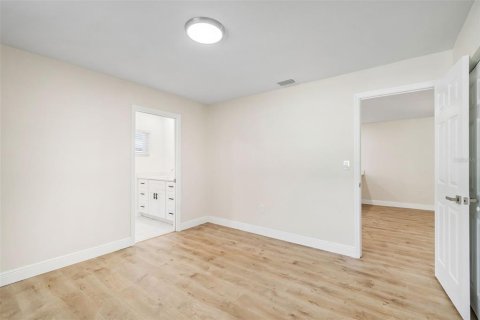 House in Tampa, Florida 4 bedrooms, 140.47 sq.m. № 2097009 - photo 9